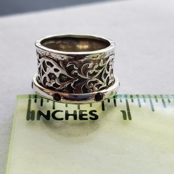 Didae Sterling Spinner Band Ring with Garnets Size 7 ⬇️PRICE DROP⬇️ - Picture 15 of 16